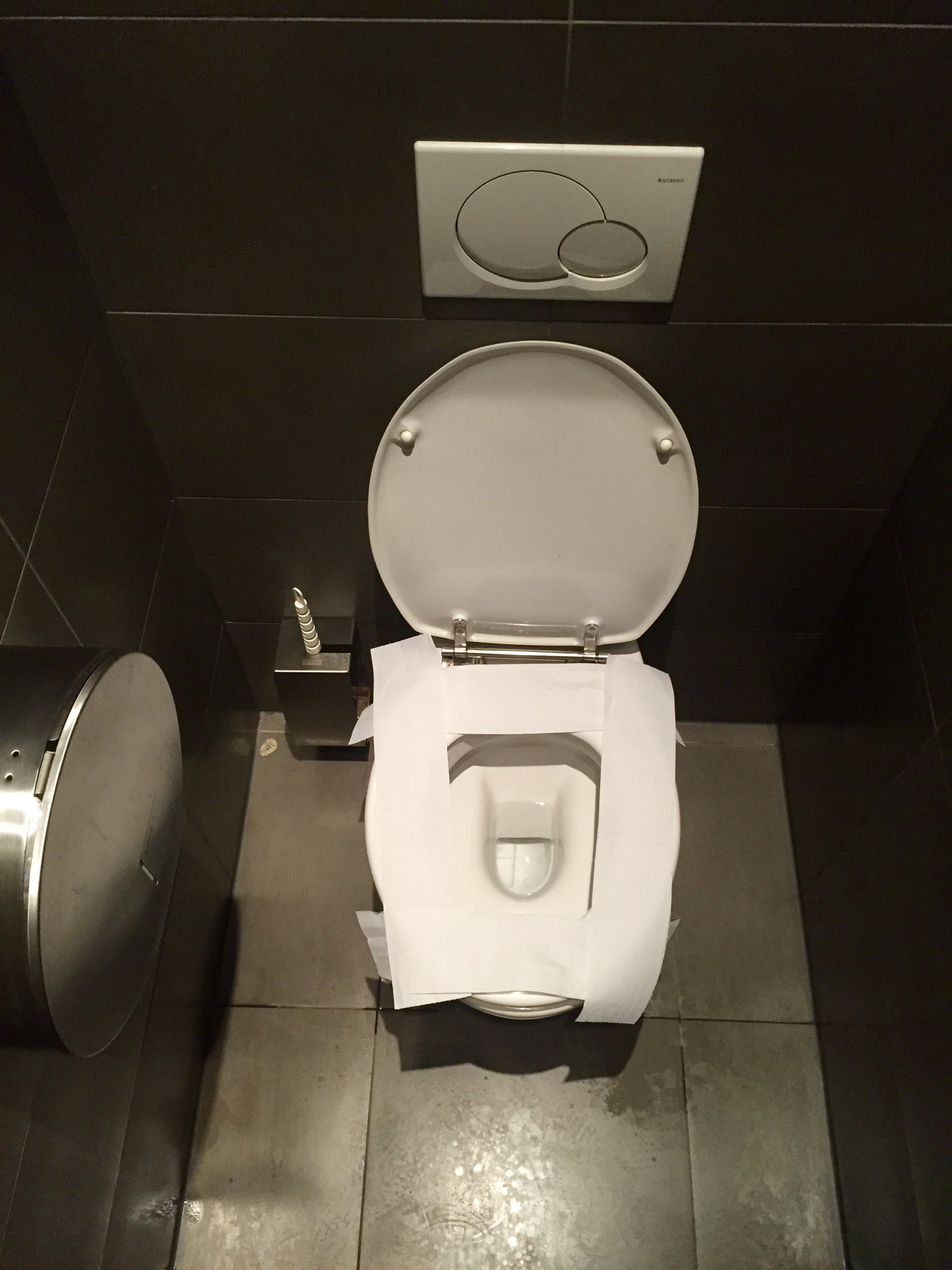 Művész bejárat a Mol Bistro Cornerbe
